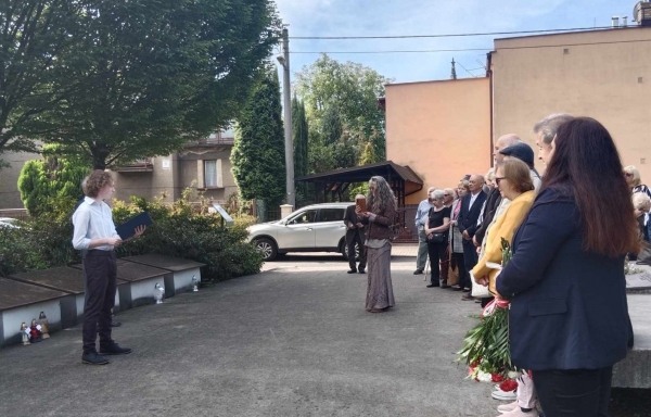 Obchody pod pomnikiem na Konteszyńcu